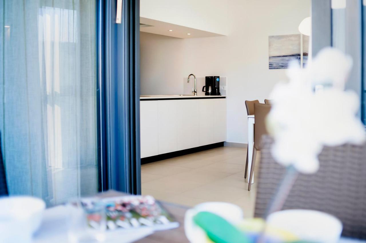 Sunny Day - Apartment With Parking Ровинь Экстерьер фото